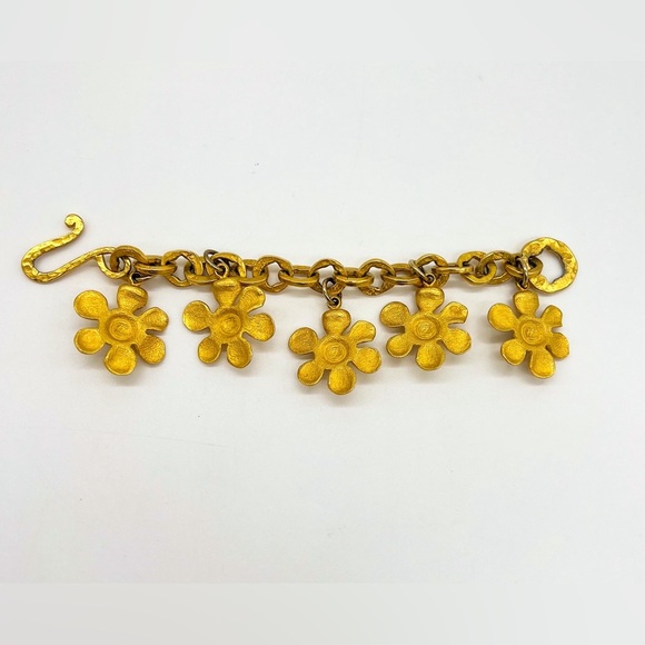 Vintage KARL LAGERFELD Gold Daisey Bracelet 6.25” - Picture 6 of 7